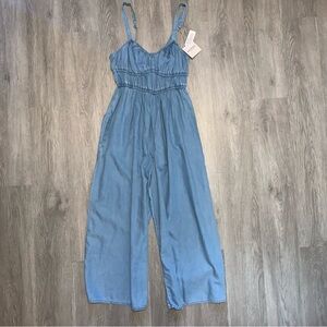 Arizona Jean Company Light Wash Wide Leg
Jumpsuit Small